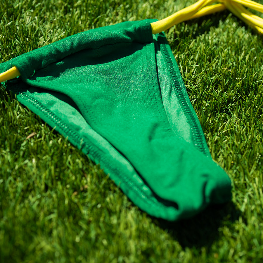 Grüner Bikini-Slip mit seitlicher Kordel und feiner Naht
